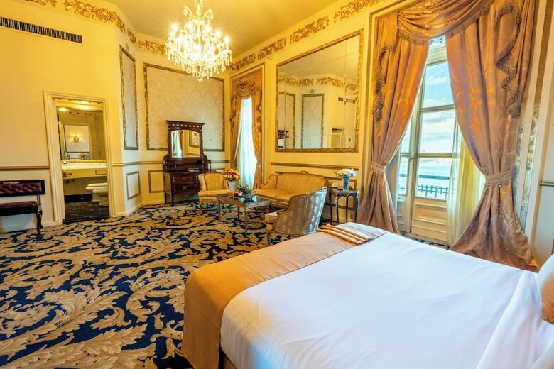 Paradise Inn Le Metropole Hotel Since 1902