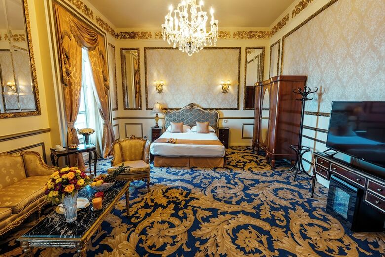 Paradise Inn Le Metropole Hotel Since 1902