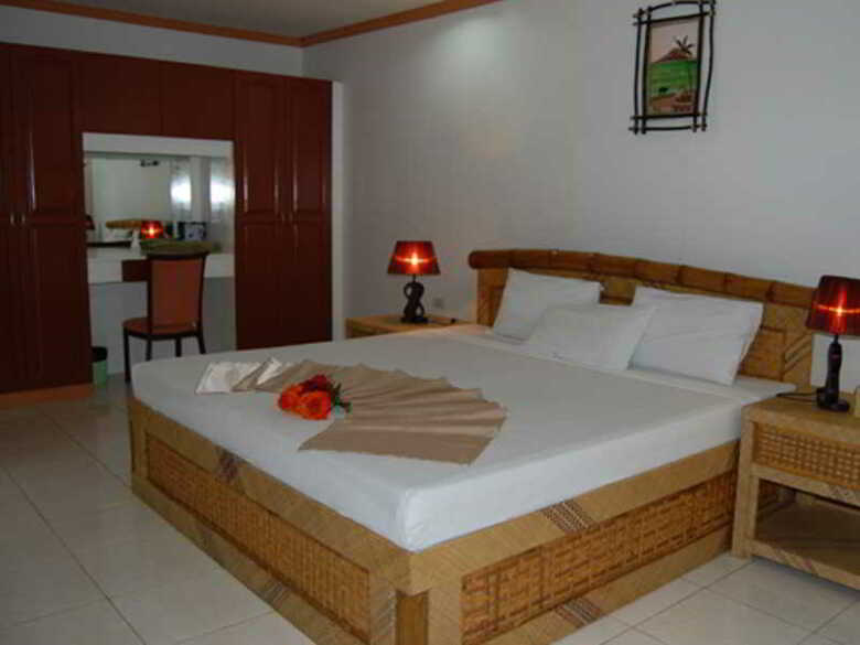 Hotel Anda White Beach Resort