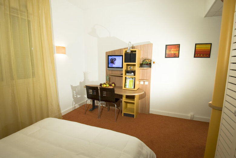 Hotel Suite Home Saran