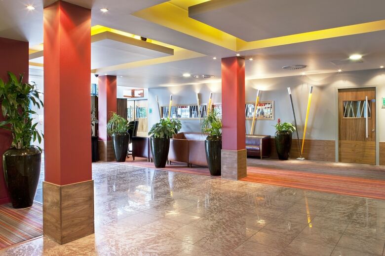 Hotel Holiday Inn West
