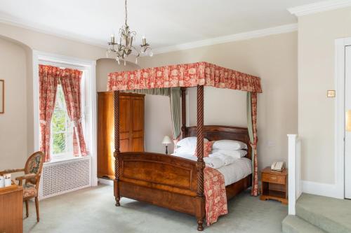 Woodland Manor Hotel