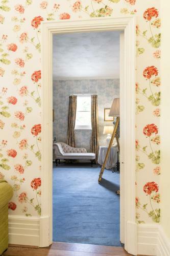Woodland Manor Hotel