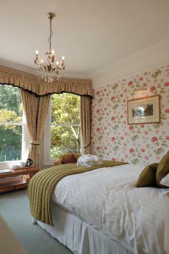 Woodland Manor Hotel
