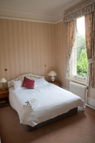 Woodland Manor Hotel