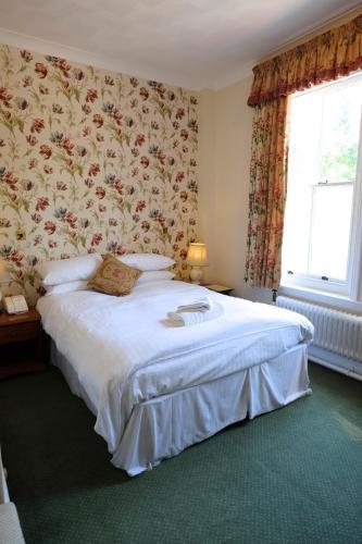 Woodland Manor Hotel