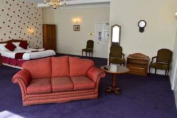 Hotel County