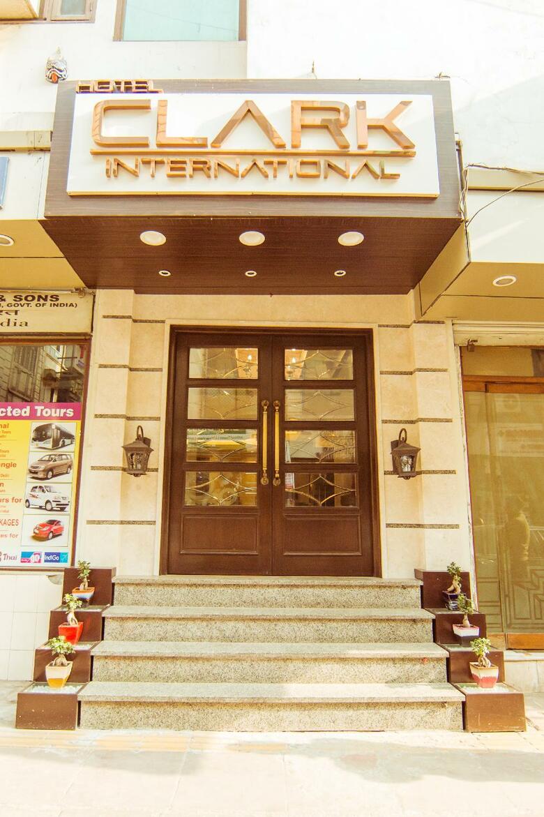 Hotel Clark International