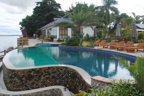 Hotel Myitkyina Palm Spring Resort
