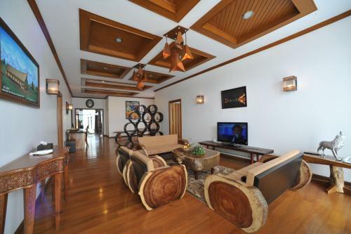 Hotel Myitkyina Palm Spring Resort