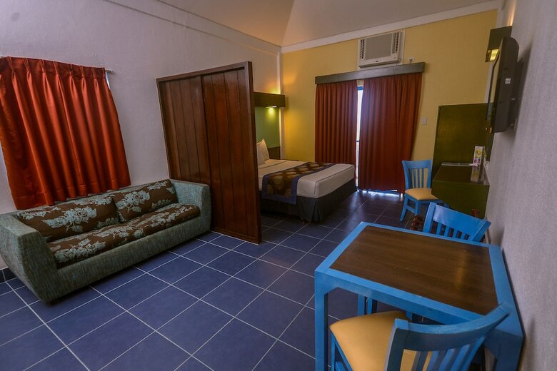 Hotel Microtel By Wyndham Puerto Princesa