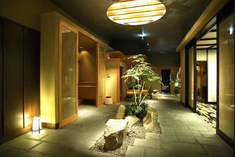 Keio Plaza Hotel