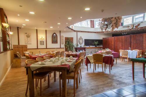 The Buck Hotel