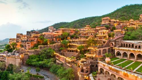 Hotel Neemrana Fort-palace