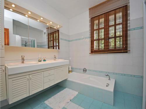 Holiday Home Roquefort Les Pins 08