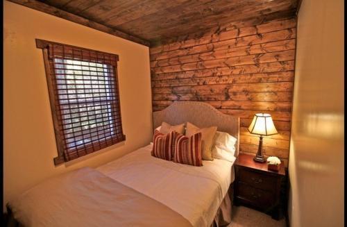 Creekside Lodge