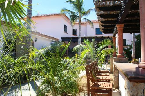 Posada Cerritos Beach Inn