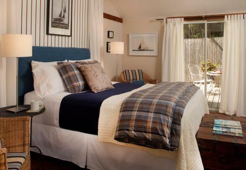 Bed & Breakfast Abbey's Lantern Hill Inn