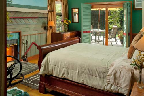 Bed & Breakfast Abbey's Lantern Hill Inn