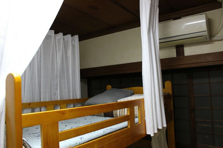 Hostal Gomaharu Guesthouse