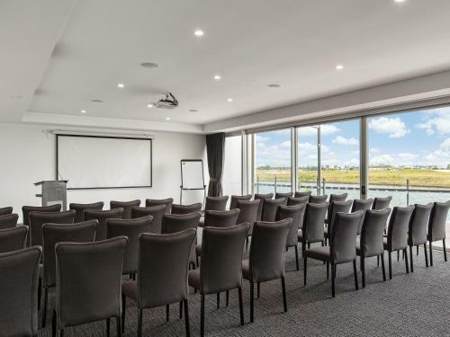 Best Western Plus Lake Kawana Hotel