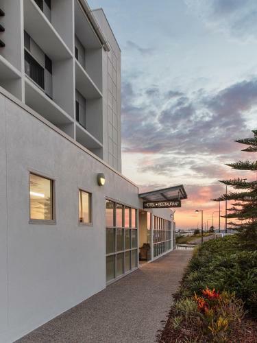 Best Western Plus Lake Kawana Hotel