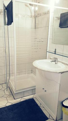 Hostal Pension Genat
