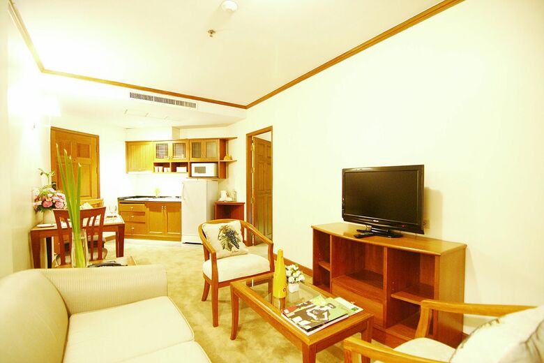Grand Diamond Suites Hotel