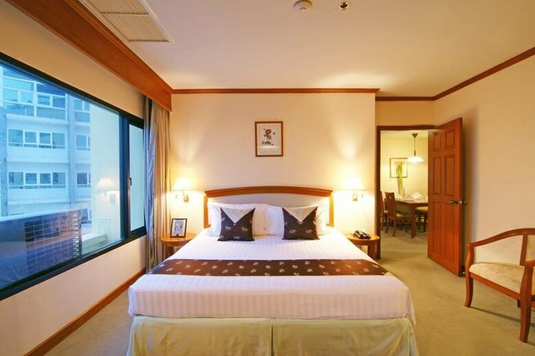 Grand Diamond Suites Hotel