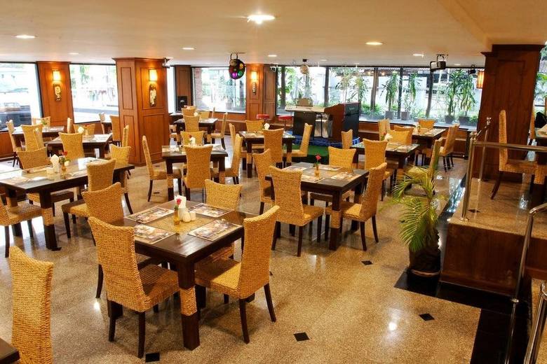 Hotel C H