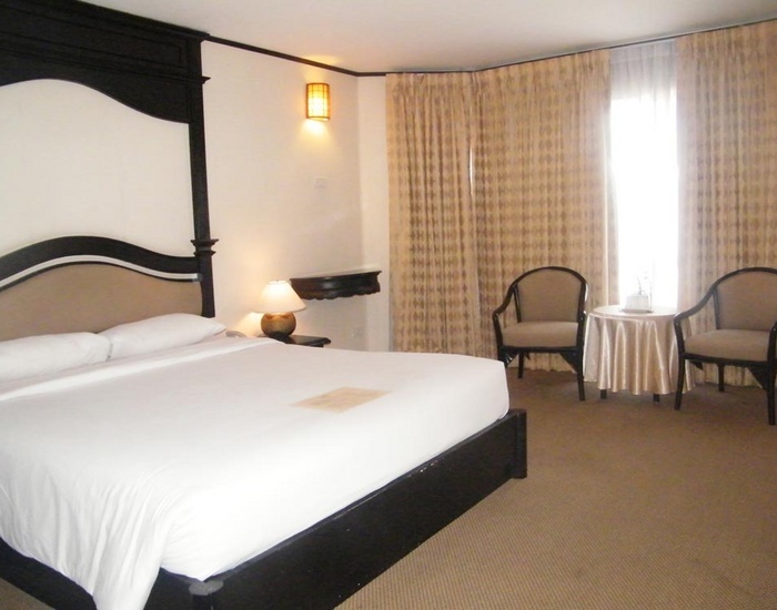Hotel C H