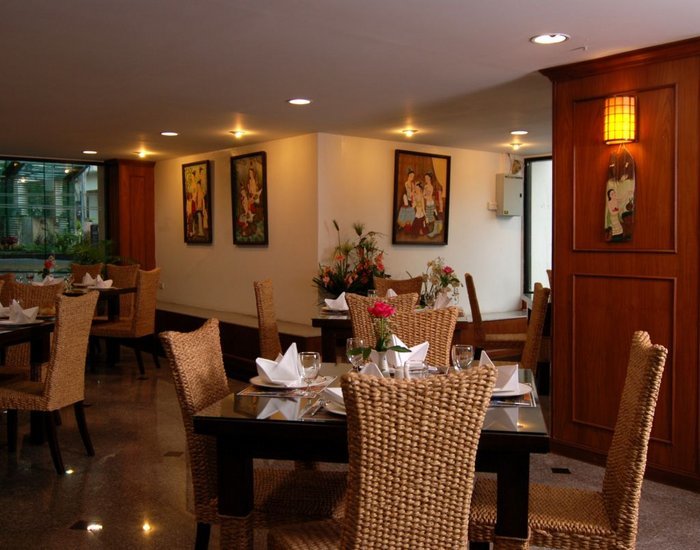 Hotel C H
