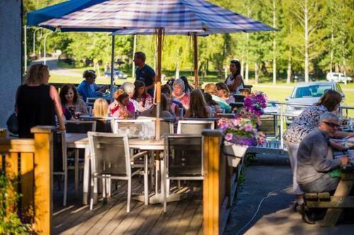 Albergue Lunedet Camping Caf� Restaurang Ab