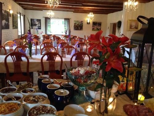Albergue Lunedet Camping Caf� Restaurang Ab