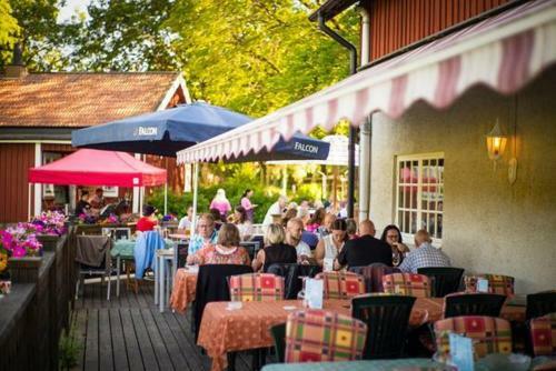 Albergue Lunedet Camping Caf� Restaurang Ab