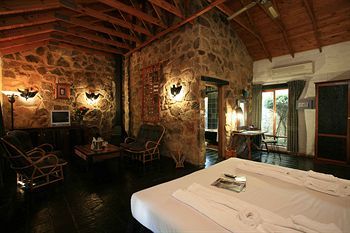 Misty Hills Country Hotel