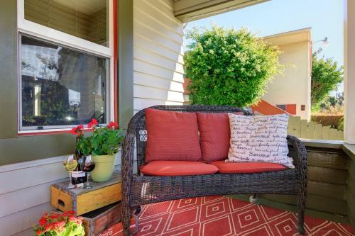 Hillcrest House Bed & Breakfast