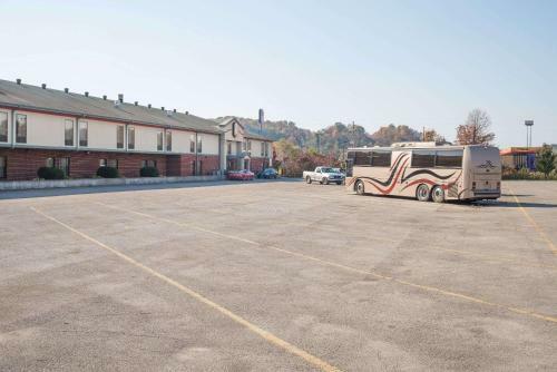 Hotel Super 8 By Wyndham Grayson