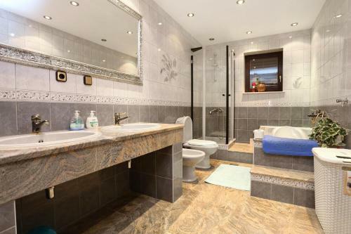 Hostal Apartments And Rooms With Parking Space Duce (omis) - 10303