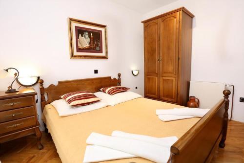 Hostal Apartments And Rooms With Parking Space Duce (omis) - 10303