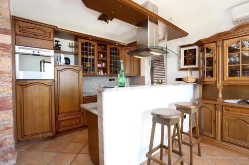 Hostal Apartments And Rooms With Parking Space Duce (omis) - 10303