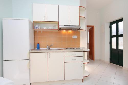 Apartments By The Sea Duce (omis) - 5986