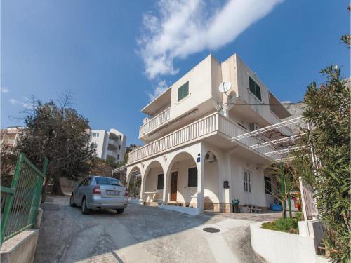 Three-bedroom Apartment Omis With Sea View 08