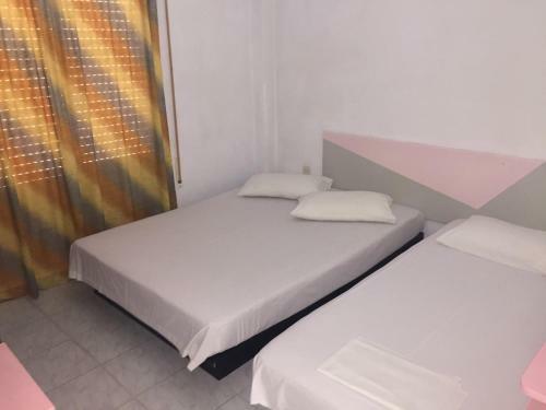 Dimis Studios And Apartments