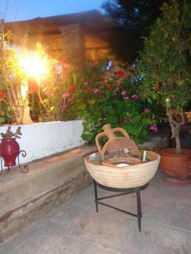 Hostal Topakas House