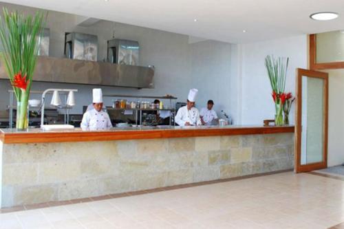 Hotel Almont Beach Resort