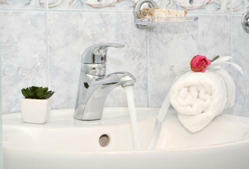 Hostal Apartments With A Parking Space Arbanija (ciovo) - 5228