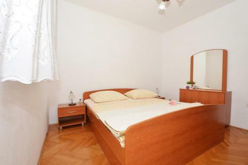 Hostal Apartments With A Parking Space Arbanija (ciovo) - 5228