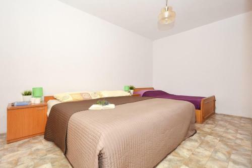 Hostal Apartments With A Parking Space Arbanija (ciovo) - 5228