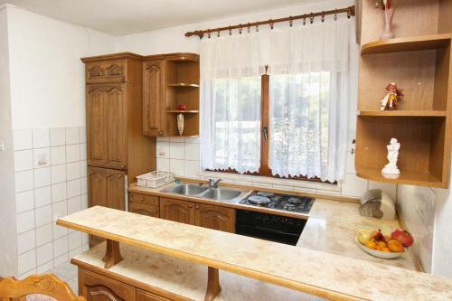 Hostal Apartments With A Parking Space Arbanija (ciovo) - 5228